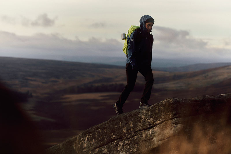 Berghaus W Summit Seeker GTX jacket lifestyle a 002