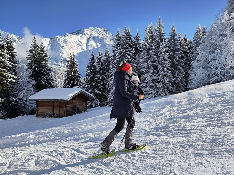 Margo de Lange and son enjoy a winter adventure in the outdoors 002