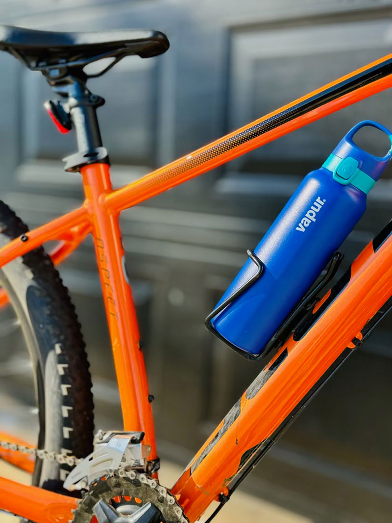 The Vapur Chill fits neatly on a bike 002