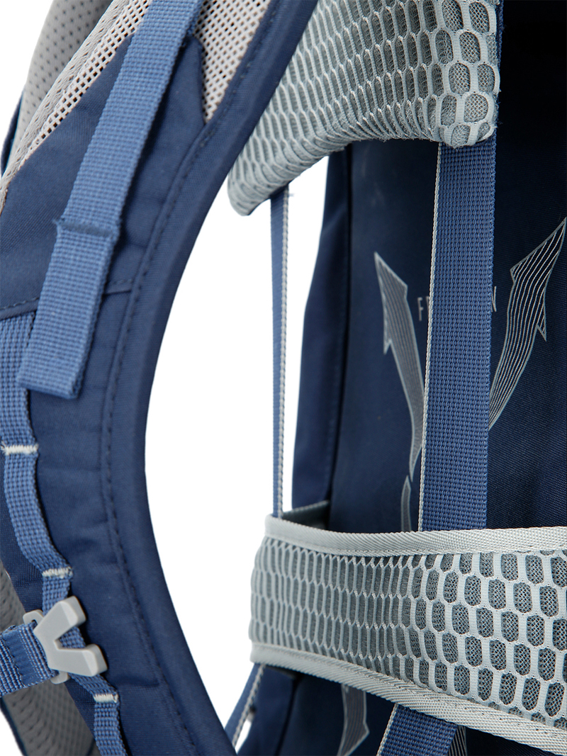 W Freeflow back system close up 002